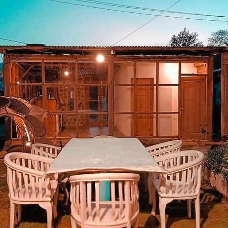 Nggorang Lontart Guesthouse מראה חיצוני תמונה
